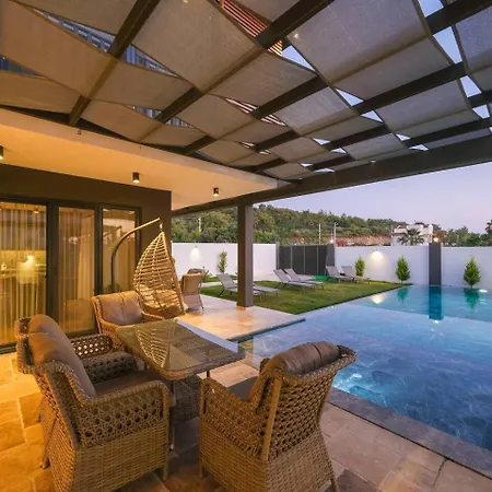 Villa Royal-2 *